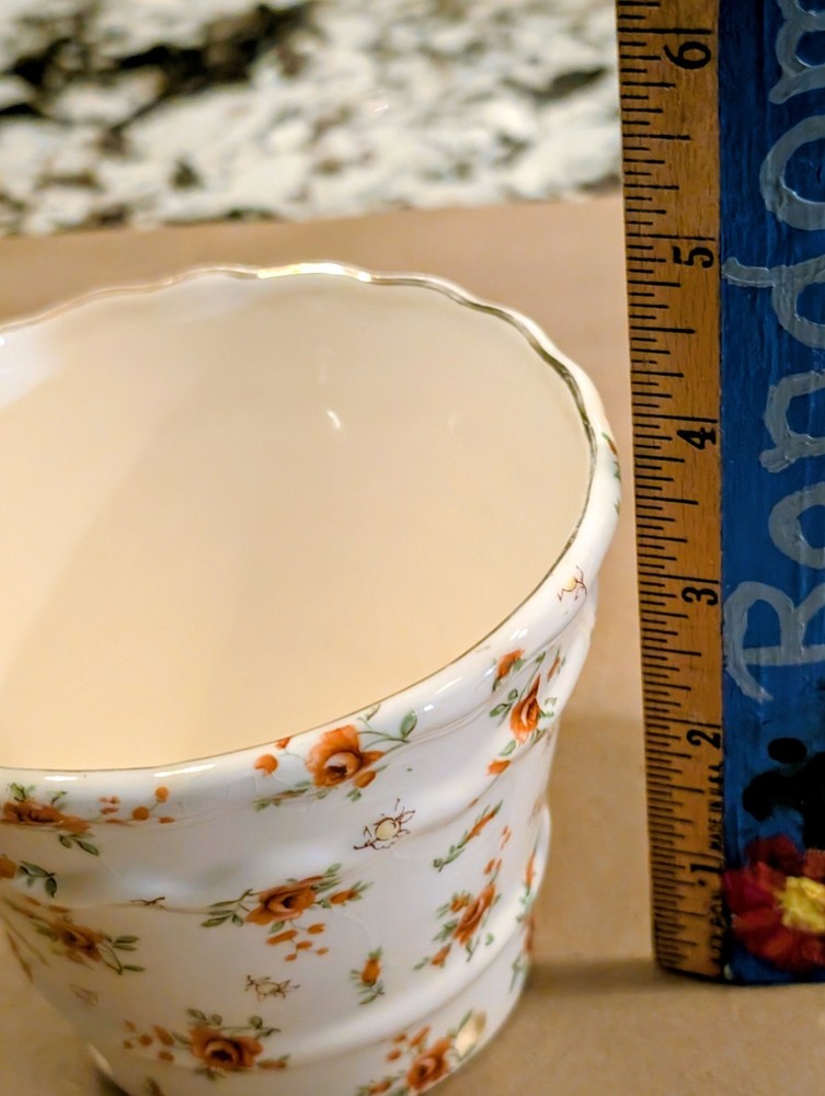 Small MM Japan Planter. Rose Pattern. 4" Tall. 4 1/2" Diameter. Great Condition.
