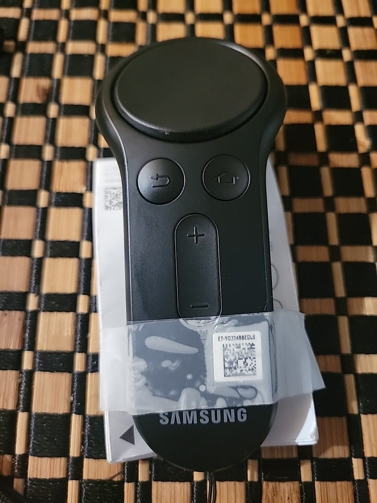 Samsung ET-YO324BBEGUS Gear VR Controller - Black