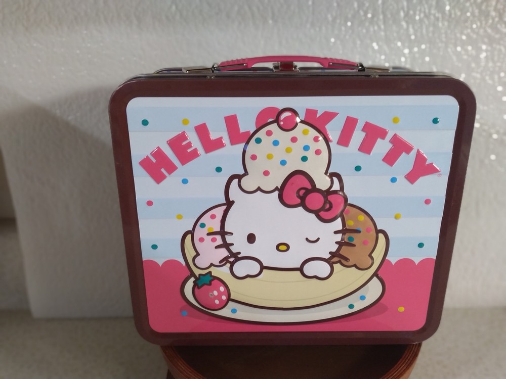 HELLO KITTY LUNCHBOX 2011