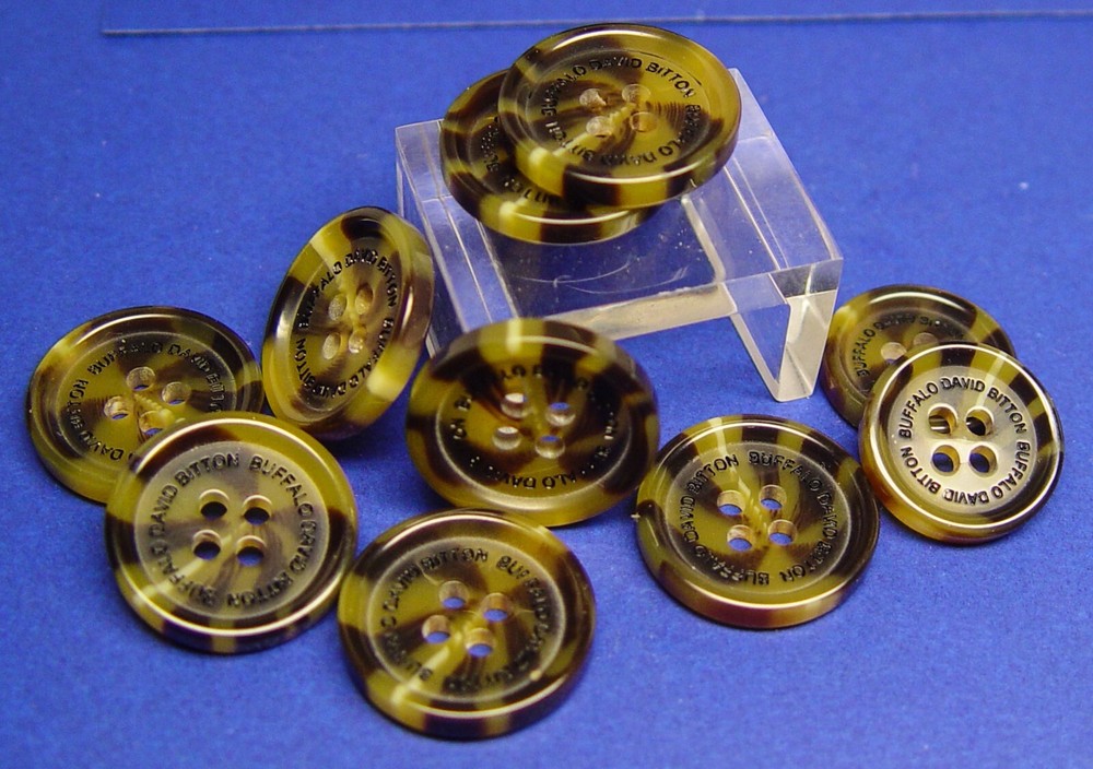 BUFFALO DAVID BITTON REPLACEMENT BUTTONS 10 HORN EFFECT , GOOD USED COND.