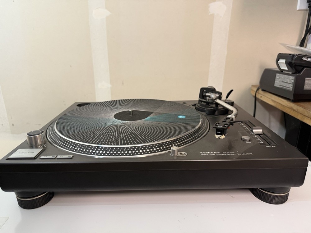 Technics sl-1210mk5 Turntable Black