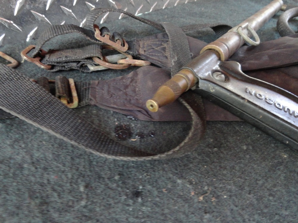 FIREFIGHTER USED HUDSON SA BRASS BACKPACK FIRE PUMP W/STRAPS, CAP & HOSE TESTED