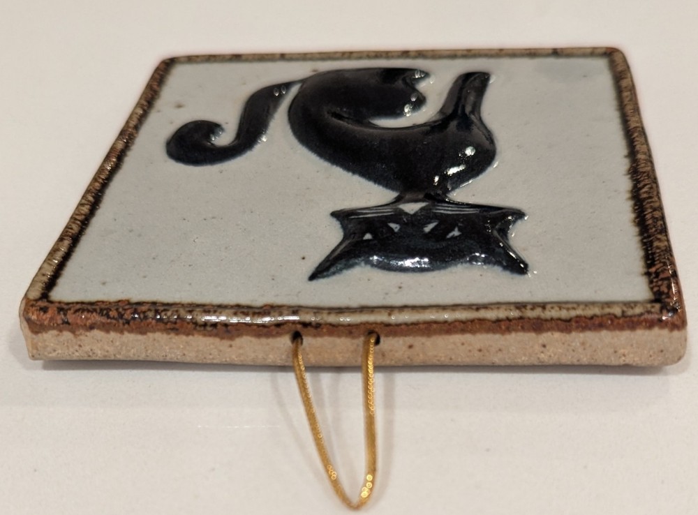 CUTE! Glazed Pottery CERAMIC POSING CAT TILE Signed A. Mexico HANGING DECOR 4x4"