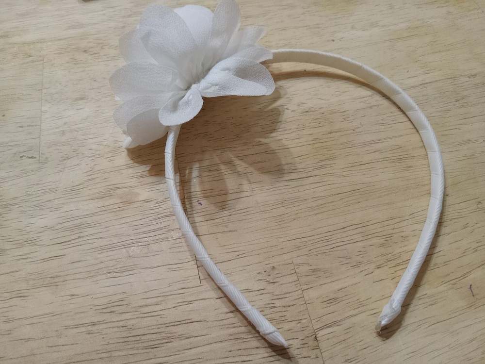 girls white flowerheadband