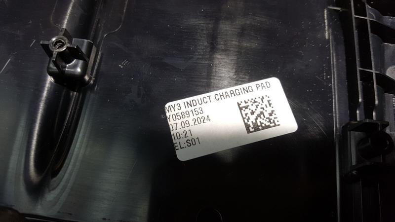 TESLA MODEL Y LONG RANGE 75DKWH CENTER CONSOLE PANEL