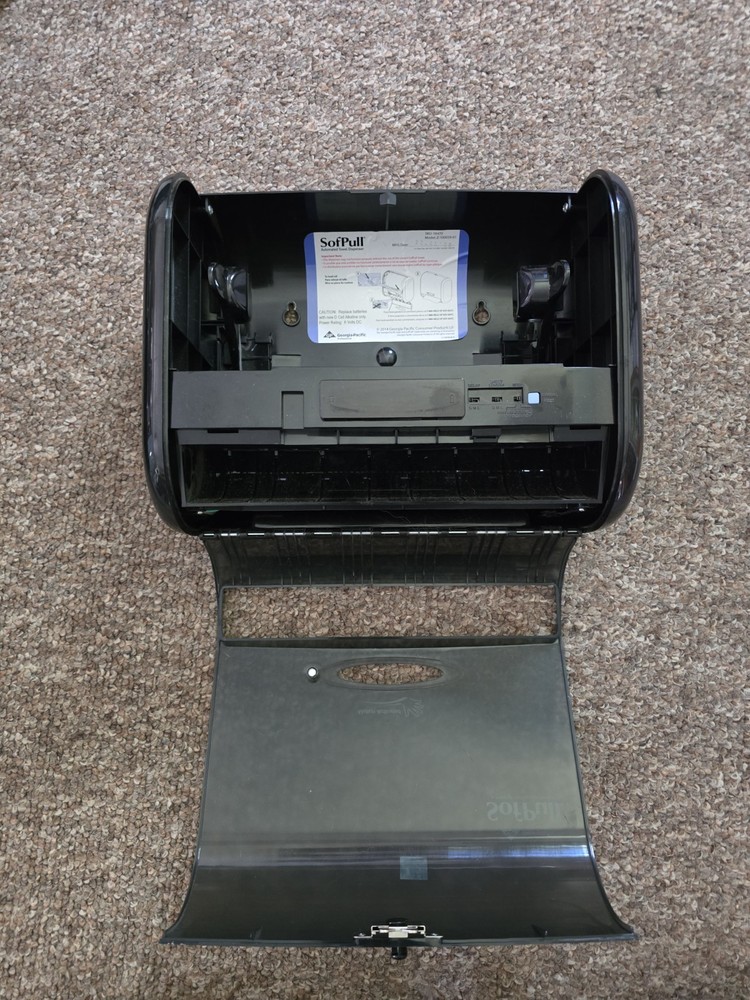Georgia-Pacific Soft Pull Automated Touchless Dispenser Battery Operated Used