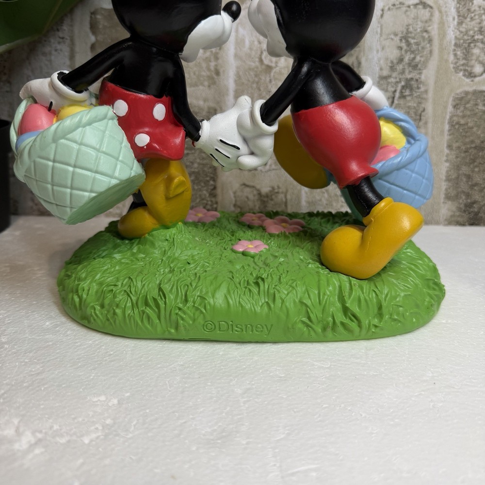 Disney Mickey Mouse & Minnie Mouse Easter Figurine Decor/NEW