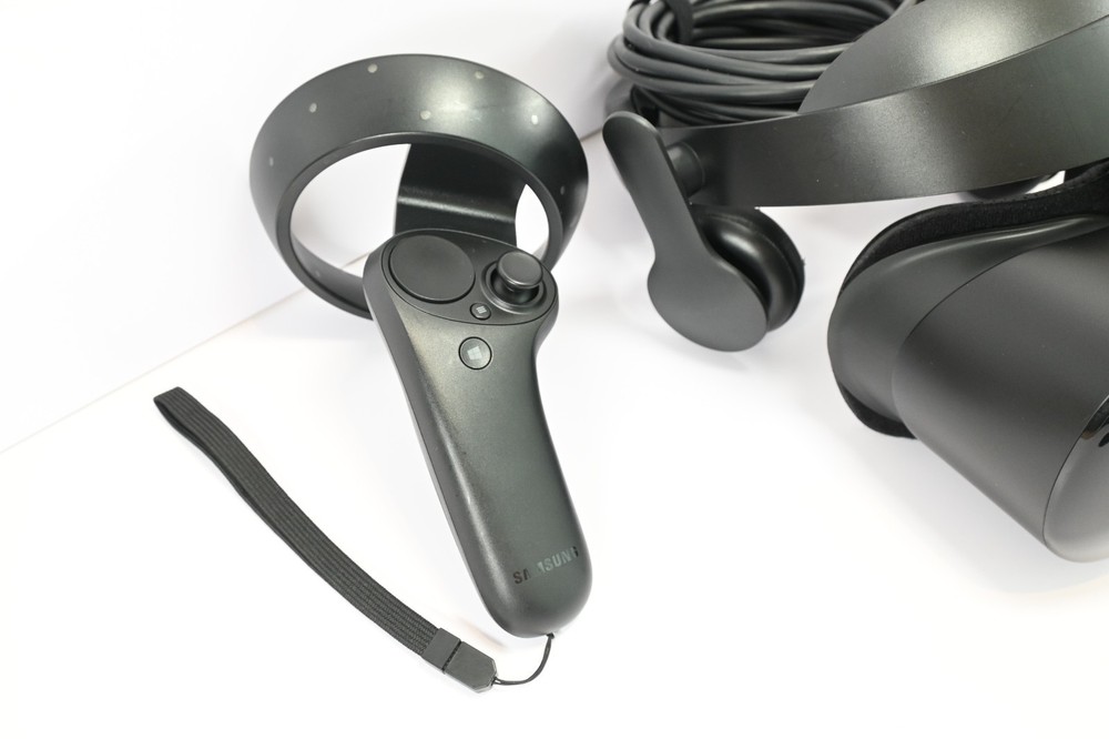 Samsung HMD Odyssey + Plus Windows Mixed Reality Headset + 2x Controllers Set