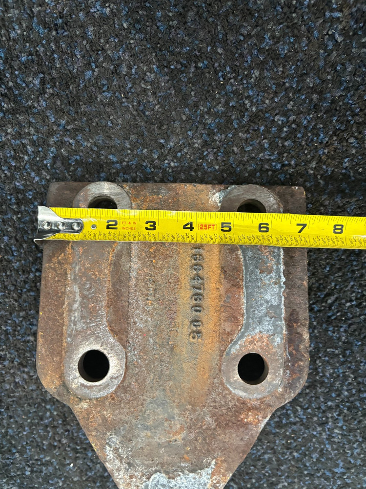 International OEM Rear Engine Mounting Bracket for Cummins Engine 1664760C5