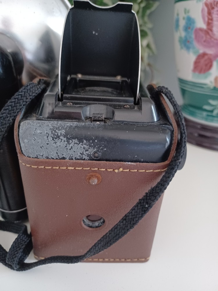 Vintage Argus 75 Camera With Flash And Carrying Strap 75mm *Untested