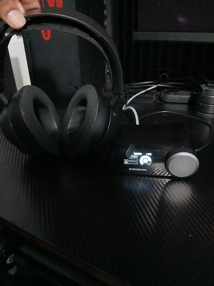 Steelseries arctic nova pro wirless  headset