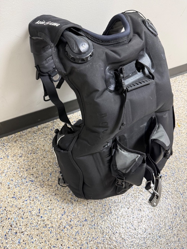 Aqualung Axiom i3 BCD Small. Tests Good