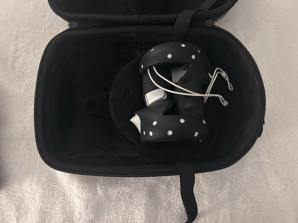 Meta Oculus Quest 2 Gray Hard Carrying Case for VR Headset