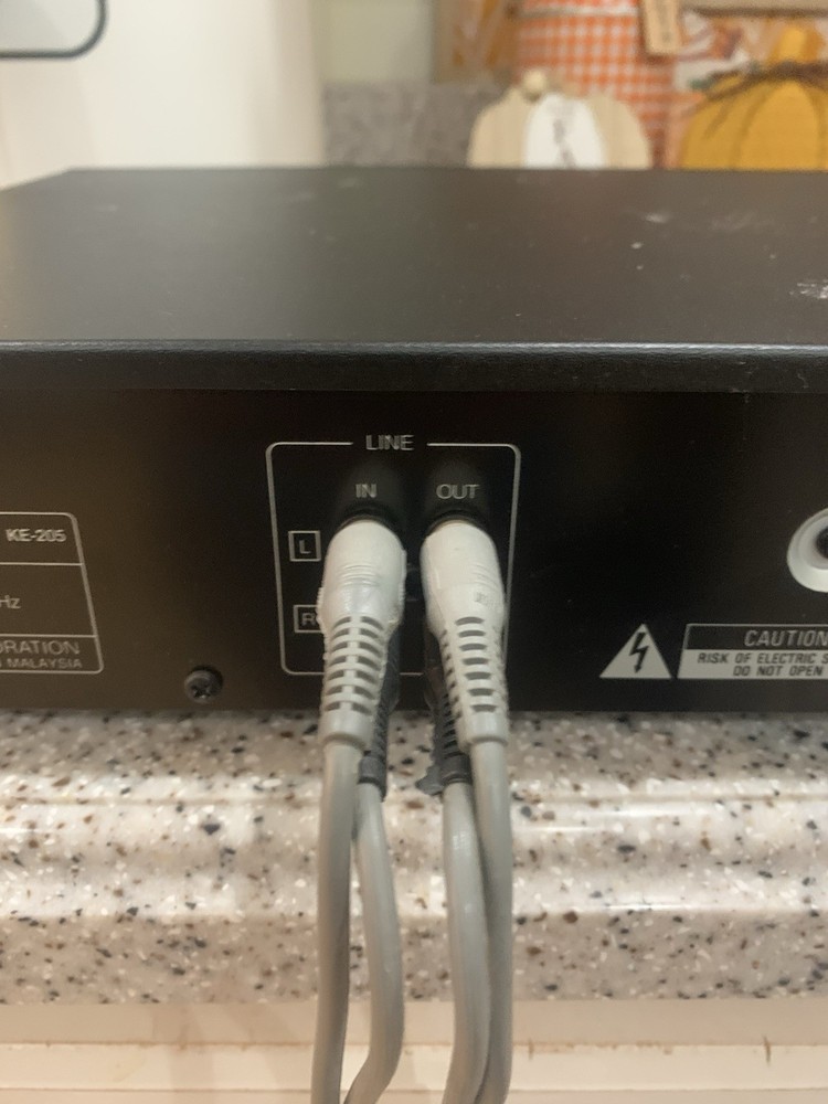 Kenwood KE-205 7-Band Dual Stack Stereo Equalizer POWERS ON