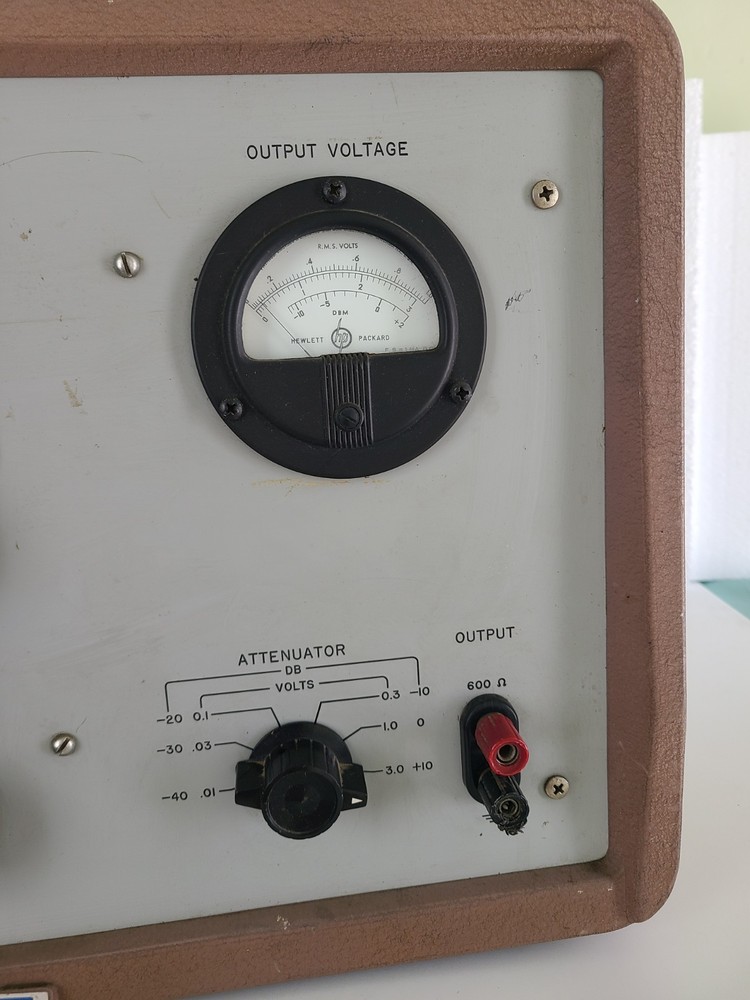 Hewlett Packard 650A Test Oscillator Unit, Powers Up, UNTESTED