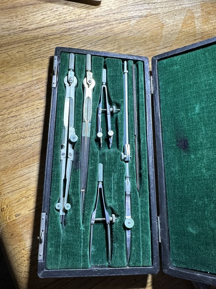 Vintage Machinist / Drafting Divider & Caliper Set with case