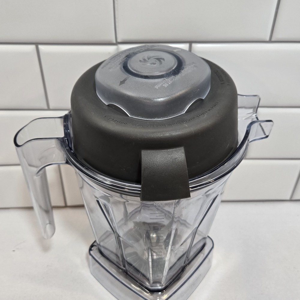 Vitamix 48oz Blender Pitcher Replacement Container Wet Blade & Silicone Lid