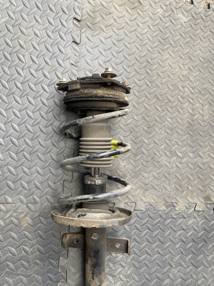 RENAULT CLIO MK3 FRONT SHOCK AND SPRING DRIVER SIDE 2010 MODEL