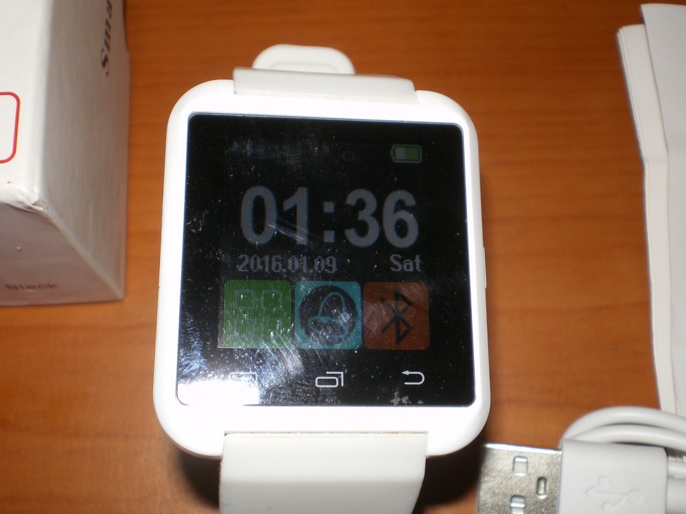 Unbranded Bluetooth Smart Watch * White Wristwatch Original Box + Instructions