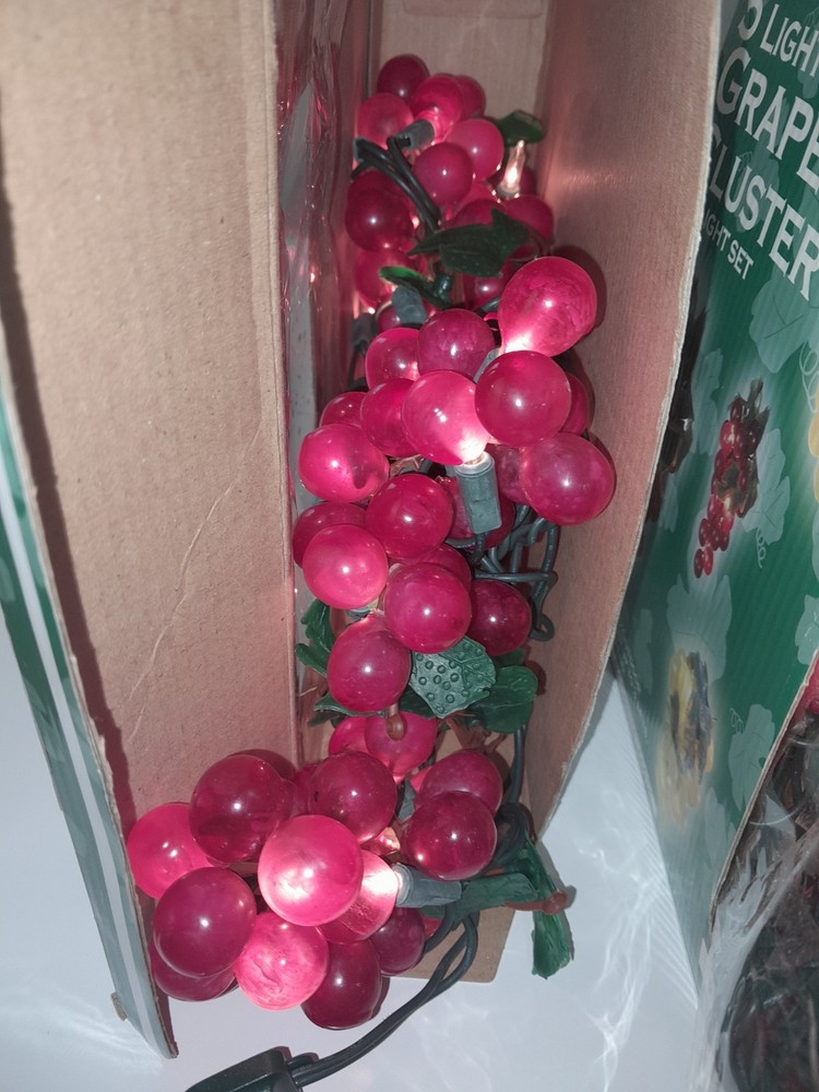 Red Grape Lighted Cluster String Lights 5 Clusters 35 Lights/Box (2 Open Boxes)