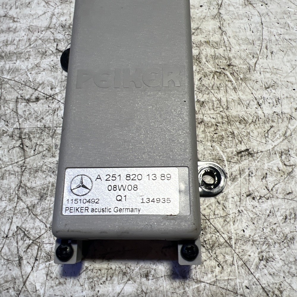 2006 - 2008 Mercedes R350 Amplifier Control Module A2518201389