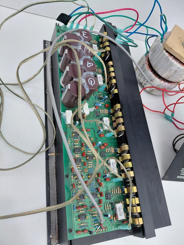 Isp D Cat 600 watts RMS active 3-way floor Module Amplifier