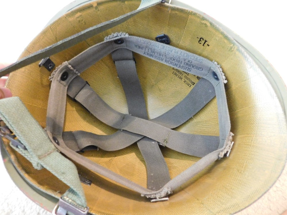MILITARY 1983 GROUND TROOP'S HELMET W/ LINER