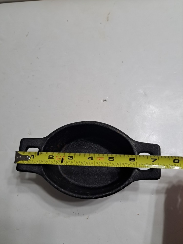 Small Be. Basic Cast Iron Dutch Oven With Lid