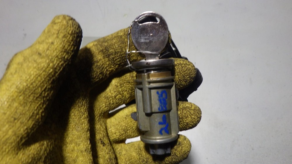 04 DODGE DURANGO Ignition W/Key