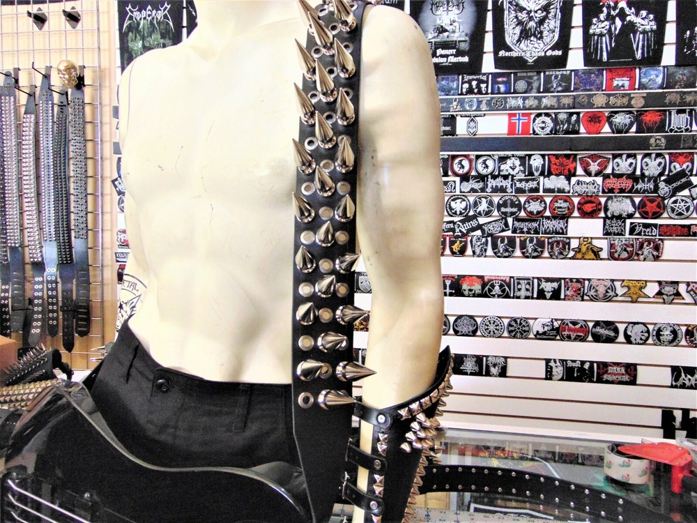 LEATHER SPIKED GUITAR STRAP. (MDLS0056)..... SUFFOCATION