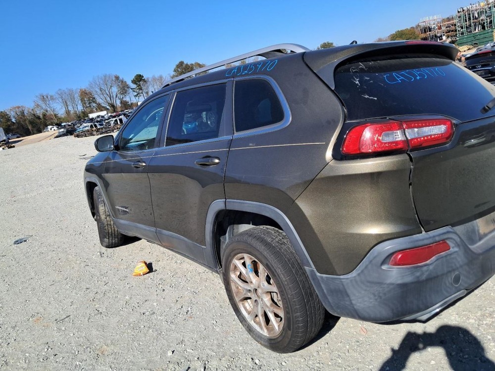 CHEROKEE 2015 Glove Box 4863443