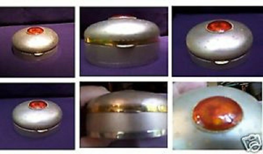 GORGEOUS OVAL EAST iNDIAN SOLID SILVER HINGED BOX GILT ACCENT ENAMEL MEDALLION