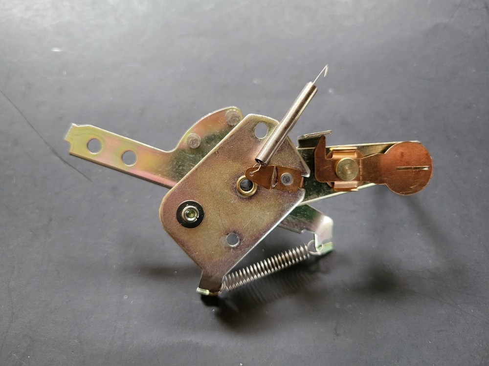 Tonearm Fixing Plate Assembly For a Technics SL-1300 Turntable