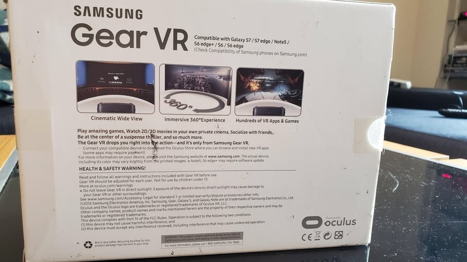 Samsung Gear VR - Virtual Reality Headset
