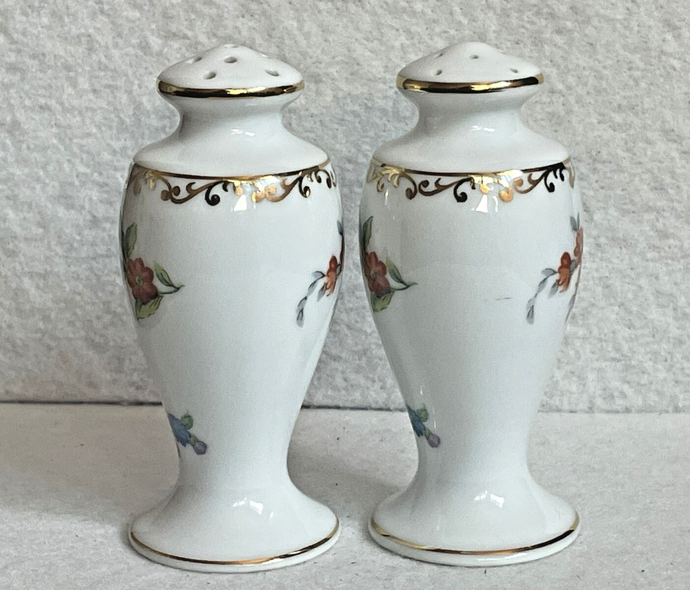 NORITAKE Dresdlina SALT & PEPPER Shakers