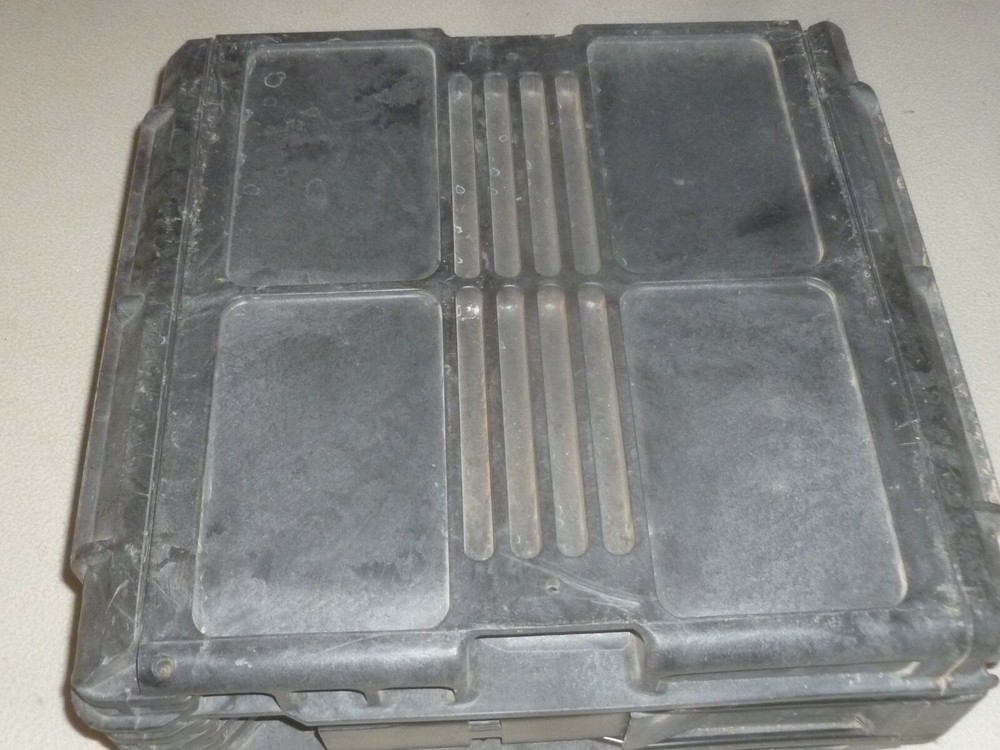 EMPTY MILITARY AMMO SHELL M910 STORAGE CASE 25MM HARDCASE 30 CARTRIDGES LINKED