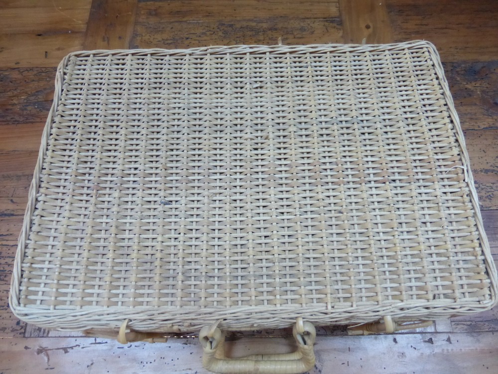 Vintage SEWING Basket RATTAN Medium NICE
