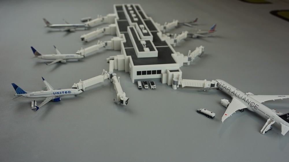 1:400 Model Airport Terminal | Concourse | Clipper Models
