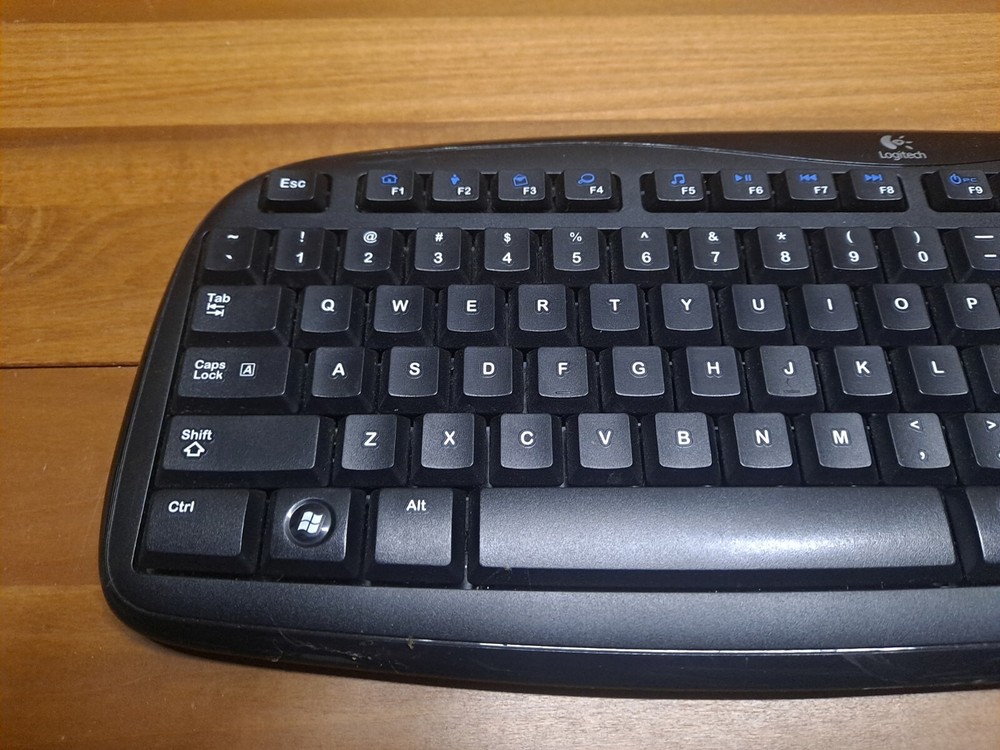 LOGITECH Keyboard Cordless Desktop EX100-Cordless Keyboard & Mouse