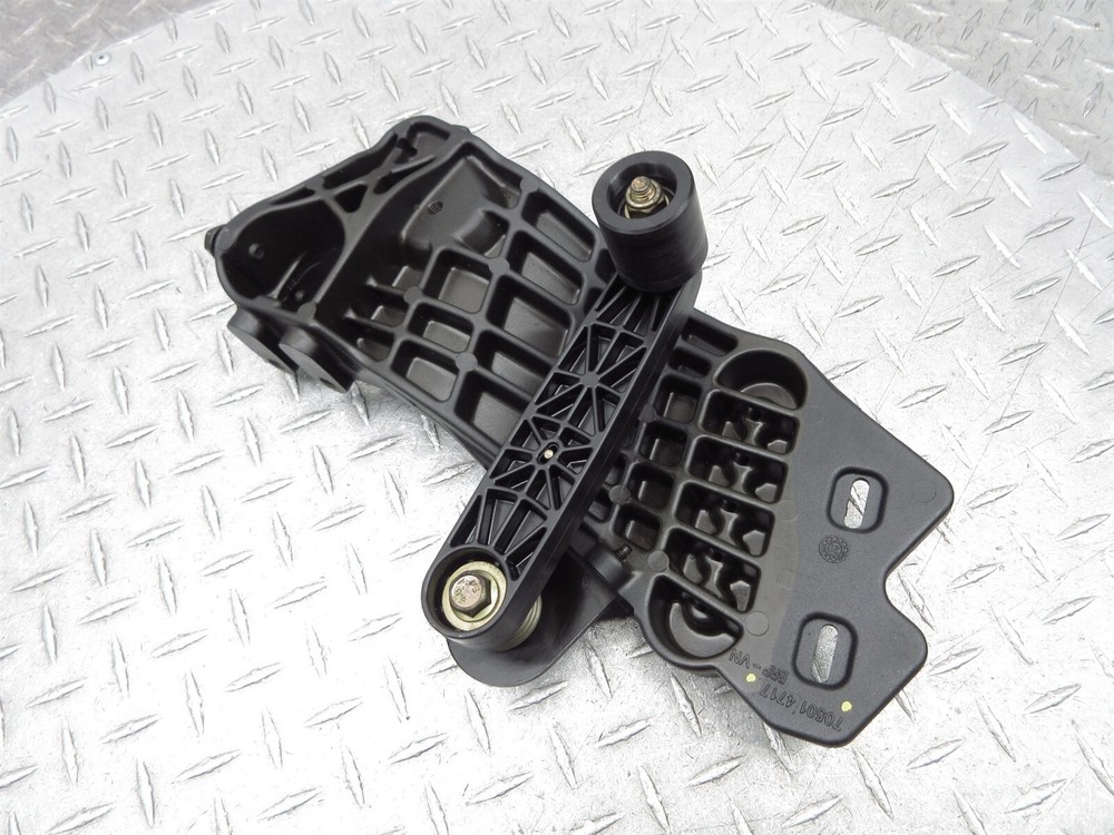 2021 21-22 Can-Am Spyder RT Limited Left Side Lower Mount Bracket Assembly