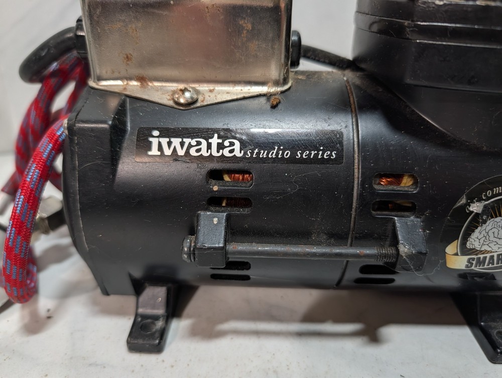 Iwata Studio series Smart Jet Air Compressor Works Great