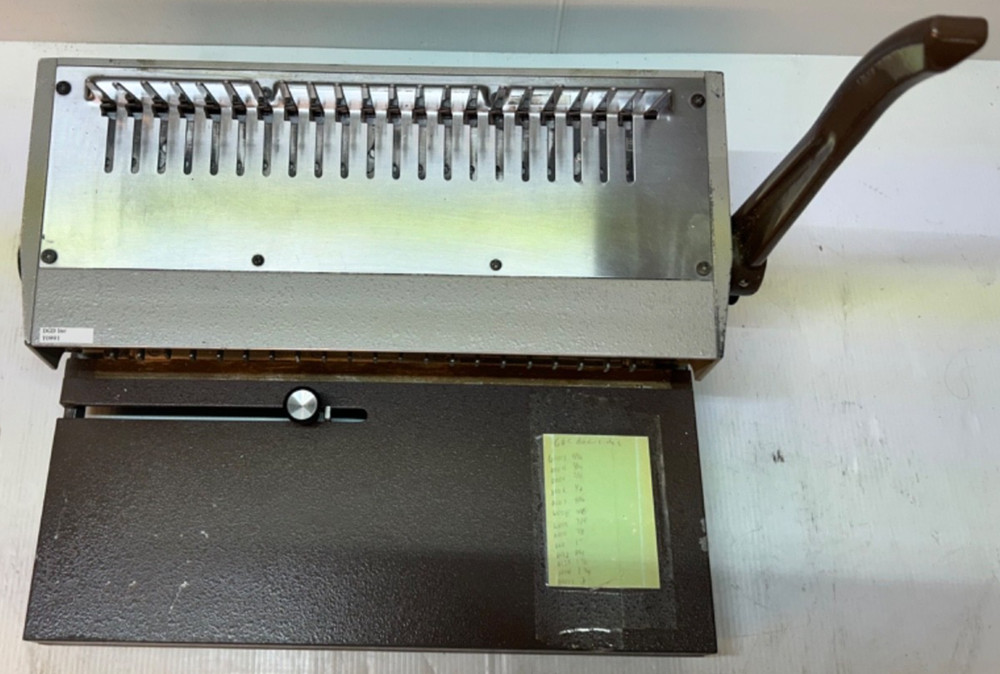 General Binding Corporation GBC Combo Binding Machine Model 222-KM T0991