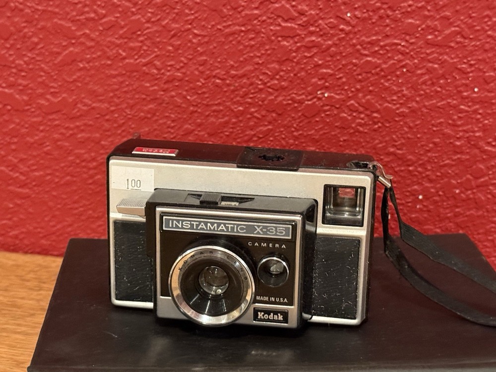 VINTAGE 1970s KODAK INSTAMATIC X-35 CAMERA Untested