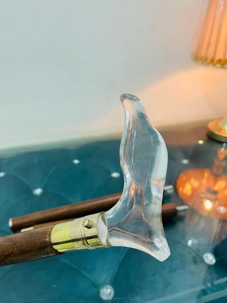 Crystal-Cut Handle Walking Stick - Blending Strength with Elegant Craftsmanship