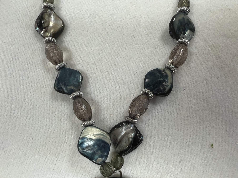 Beaded Necklace with Round Shell Pendant