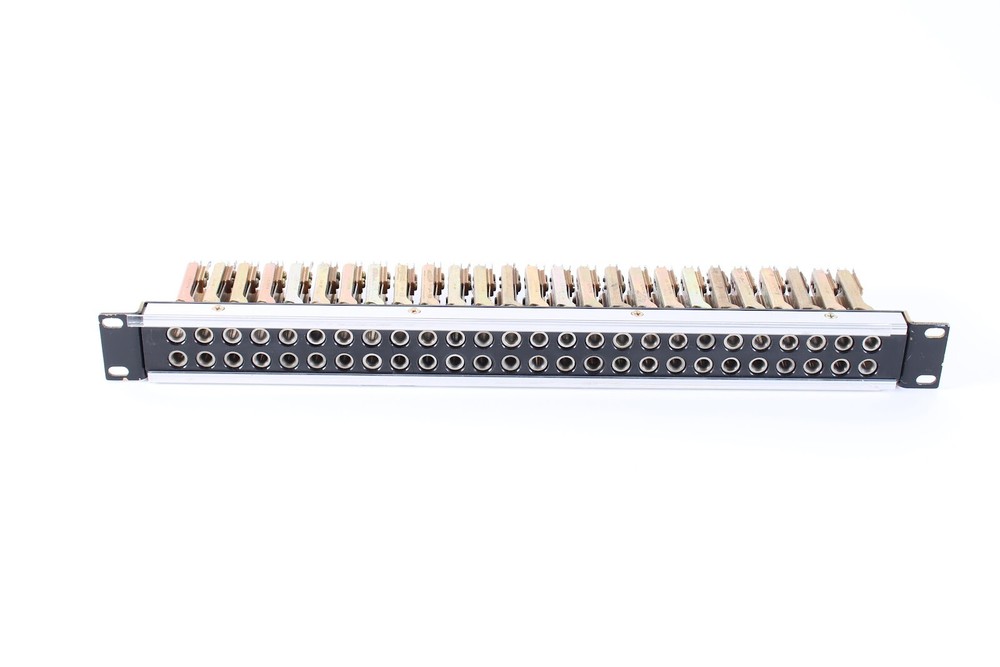 Switchcraft 52x M641/3-2 and JJ-042 Modules W/ Rack Mount 1/4 Panel