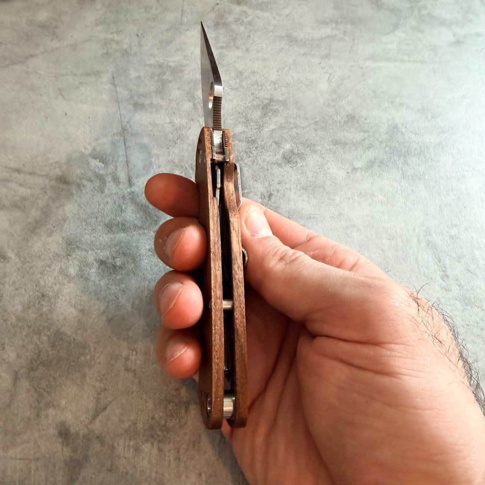 Walnut scales for Spyderco Paramilitary 2