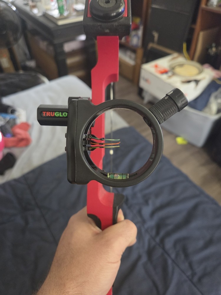 Used Genesis Compound Bow w/TruGlo Sight Starter Bundle