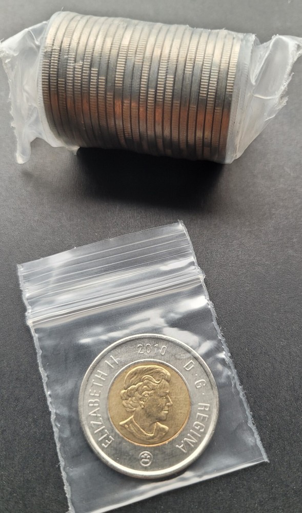 ***  CANADA  TOONIE  2010  ( 16 SERRATIONS )  ***  BETTER  DATE  ***