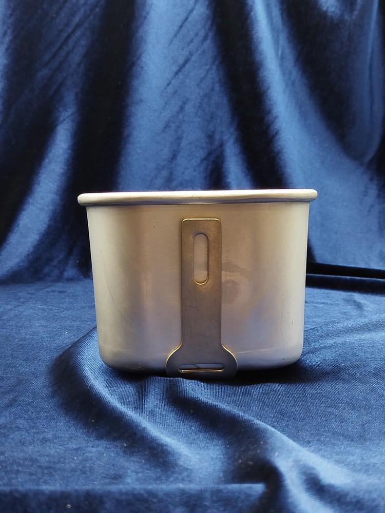 BELGIAN MILITARY CANTEEN CUP FOLDING HANDLE 1987